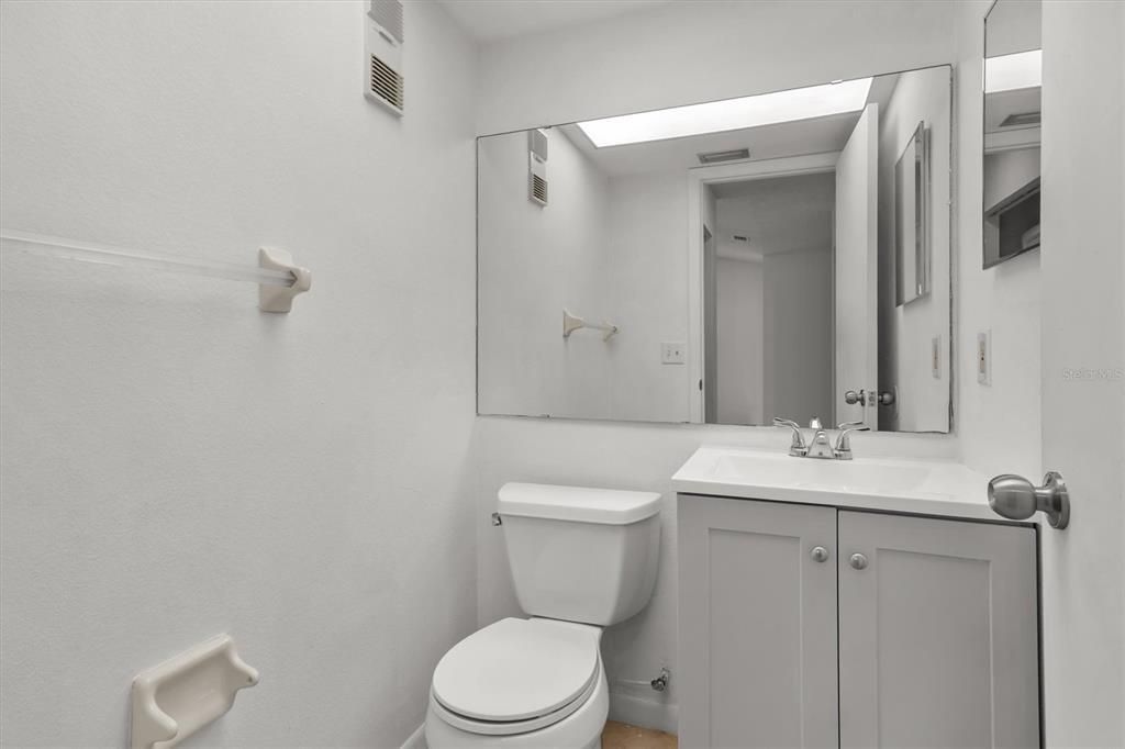 For Sale: $120,000 (2 beds, 1 baths, 851 Square Feet)