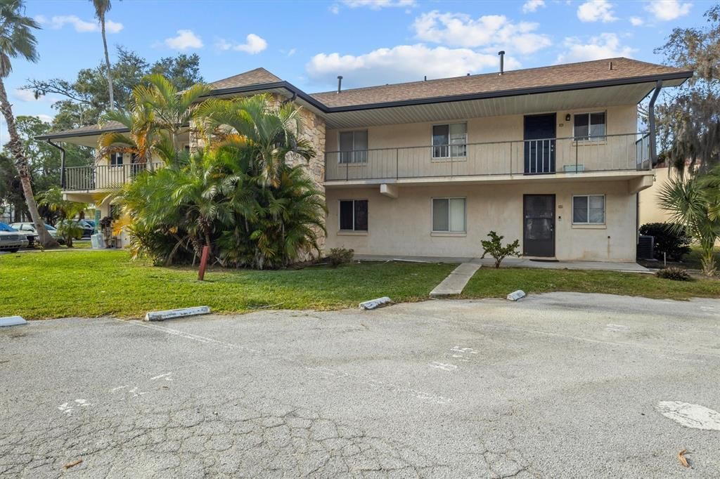 For Sale: $120,000 (2 beds, 1 baths, 851 Square Feet)