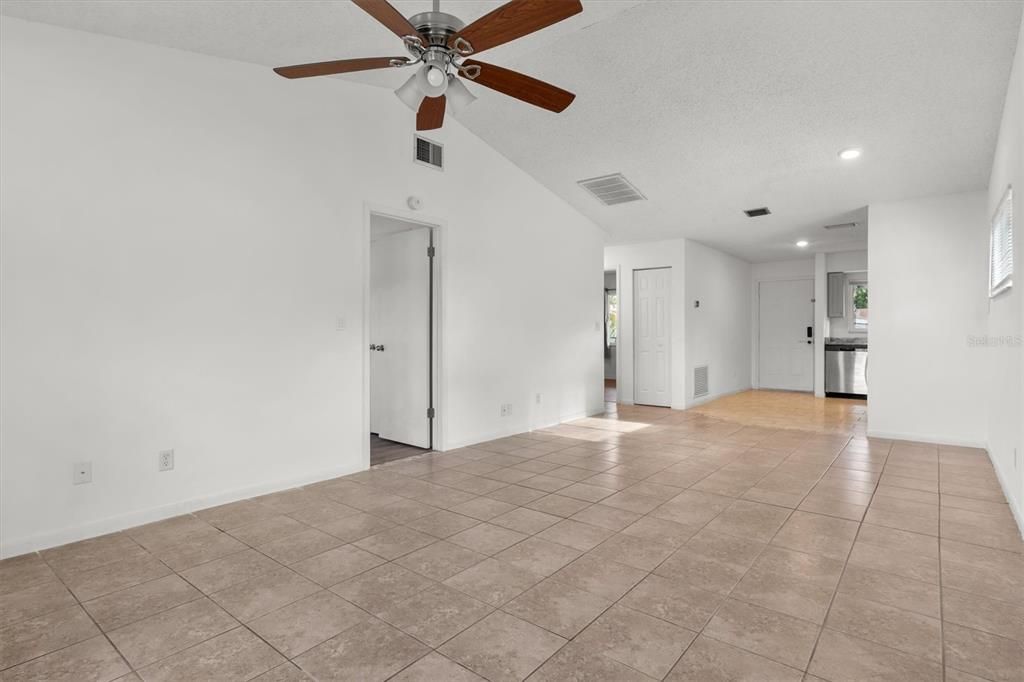 For Sale: $120,000 (2 beds, 1 baths, 851 Square Feet)