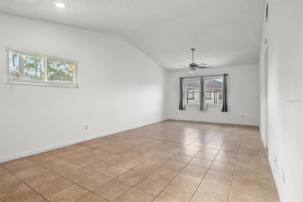 For Sale: $120,000 (2 beds, 1 baths, 851 Square Feet)