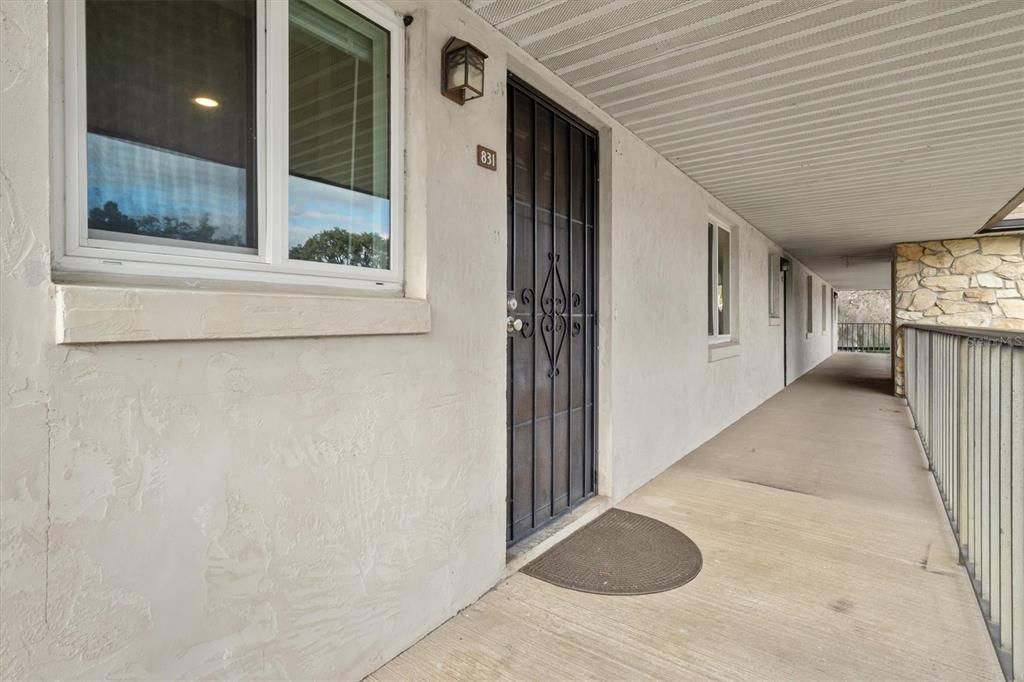 For Sale: $120,000 (2 beds, 1 baths, 851 Square Feet)