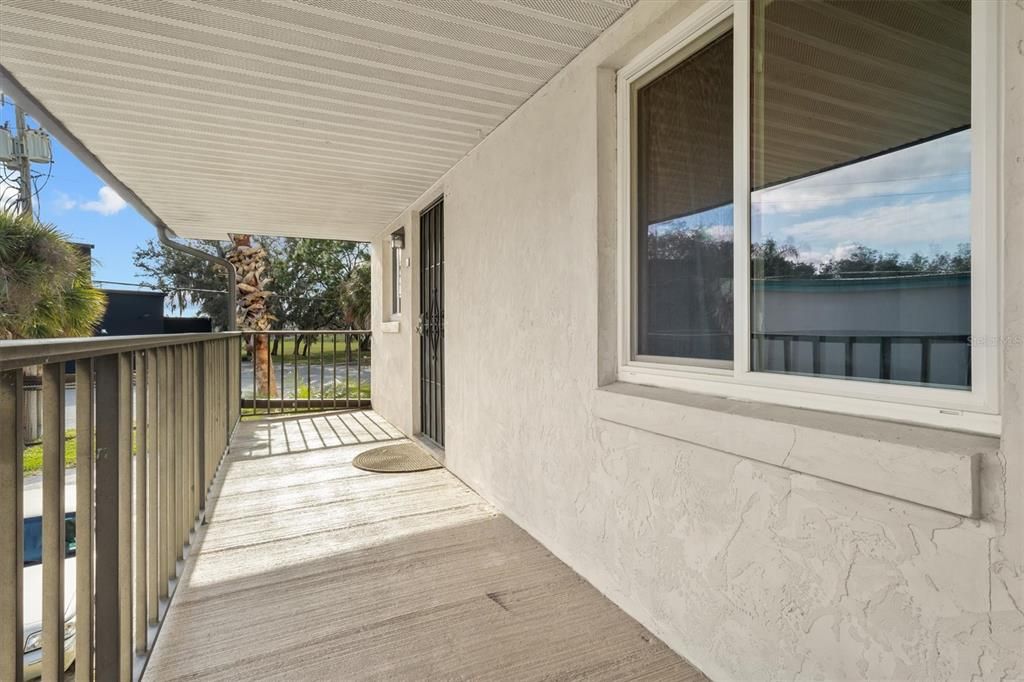 For Sale: $120,000 (2 beds, 1 baths, 851 Square Feet)