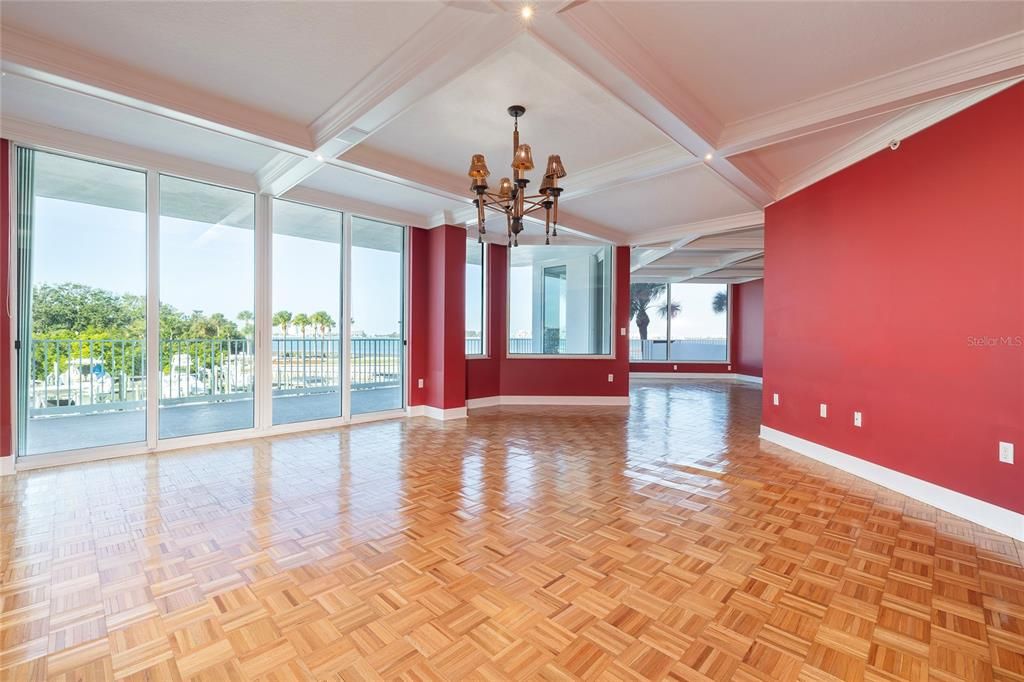 На продажу: $1,325,000 (2 спален, 2 ванн, 2319 Квадратных фут)