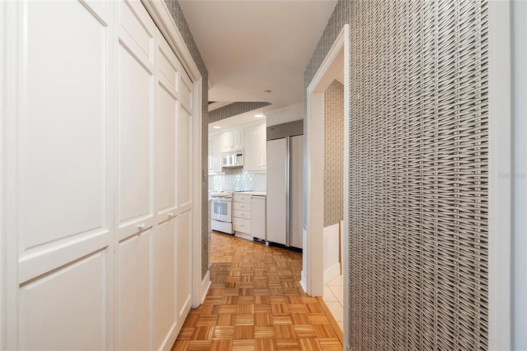 На продажу: $1,325,000 (2 спален, 2 ванн, 2319 Квадратных фут)