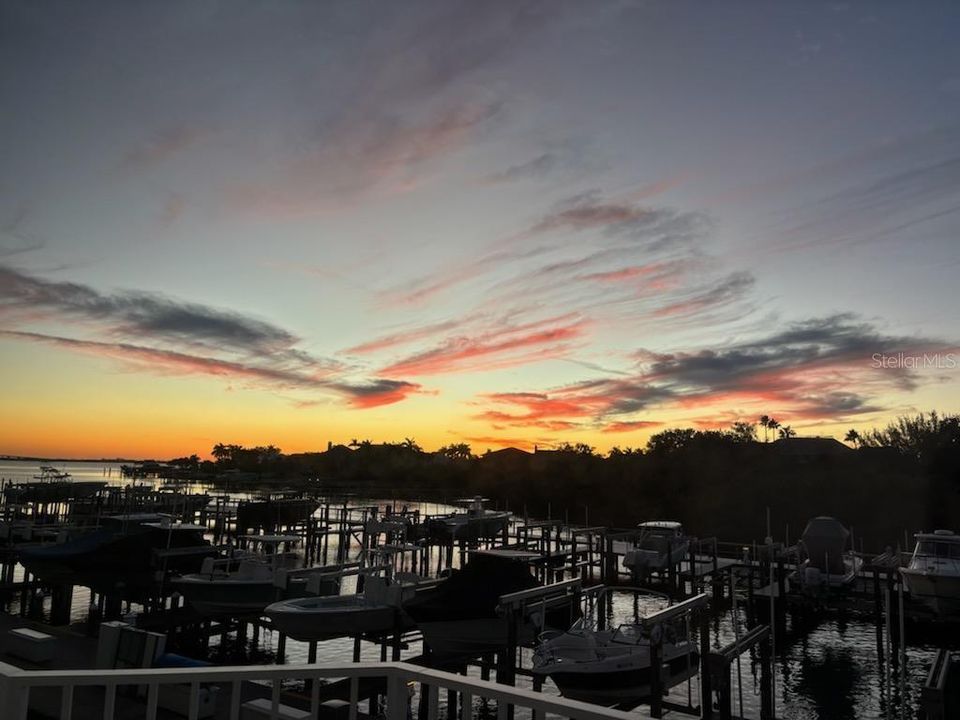 For Sale: $1,325,000 (2 beds, 2 baths, 2319 Square Feet)