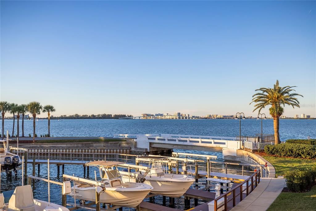 На продажу: $1,325,000 (2 спален, 2 ванн, 2319 Квадратных фут)