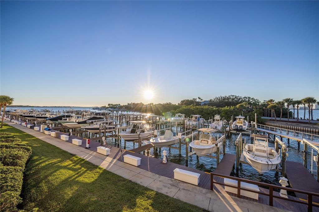 На продажу: $1,325,000 (2 спален, 2 ванн, 2319 Квадратных фут)