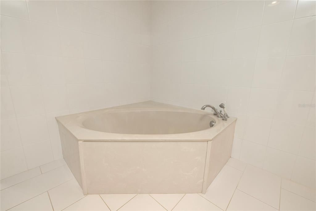 На продажу: $1,325,000 (2 спален, 2 ванн, 2319 Квадратных фут)