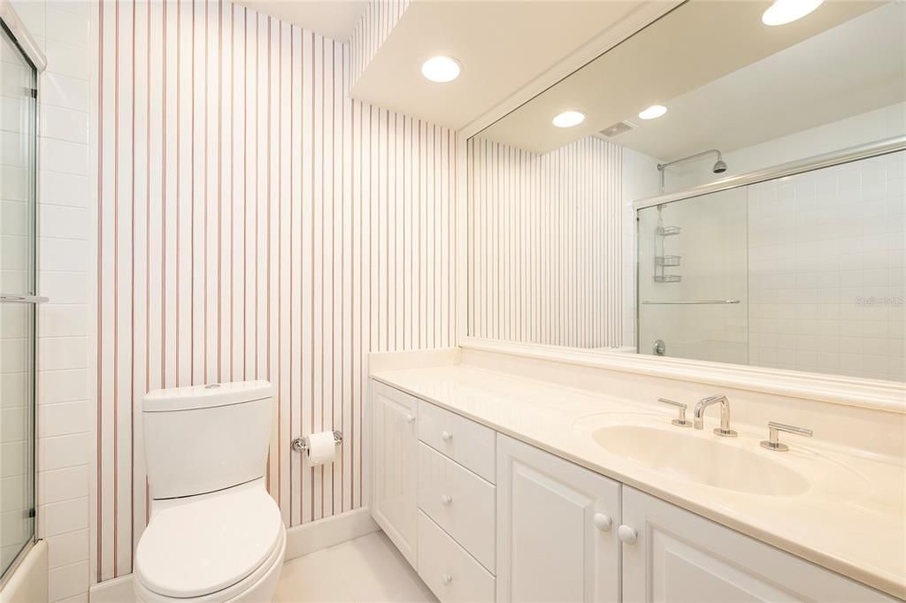 На продажу: $1,325,000 (2 спален, 2 ванн, 2319 Квадратных фут)