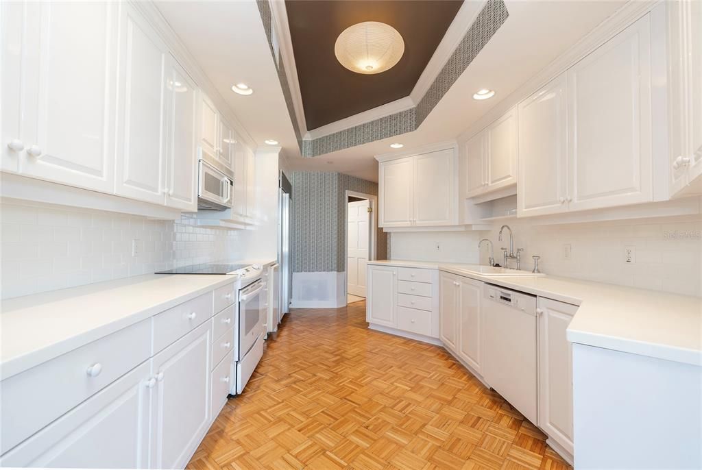 На продажу: $1,325,000 (2 спален, 2 ванн, 2319 Квадратных фут)