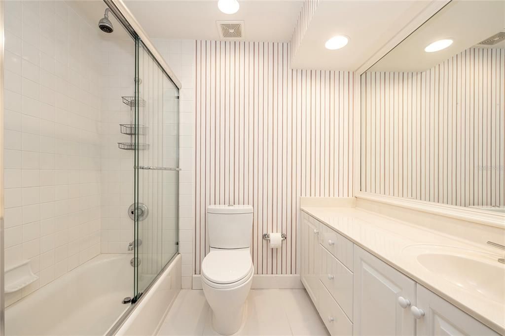 На продажу: $1,325,000 (2 спален, 2 ванн, 2319 Квадратных фут)