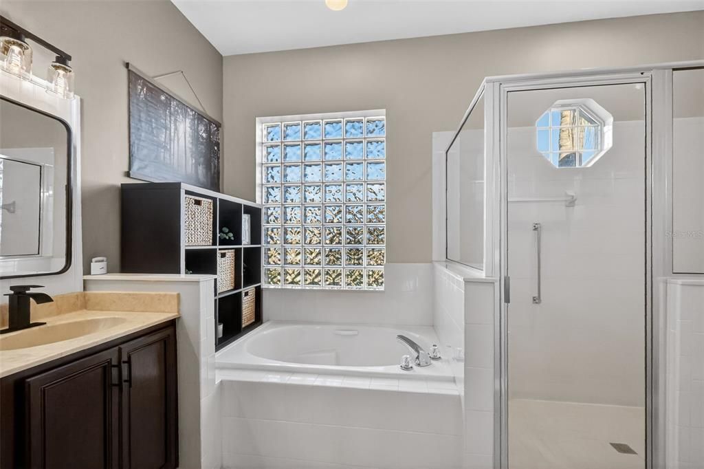 For Sale: $595,000 (2 beds, 2 baths, 2945 Square Feet)