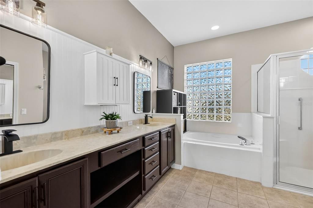 For Sale: $595,000 (2 beds, 2 baths, 2945 Square Feet)