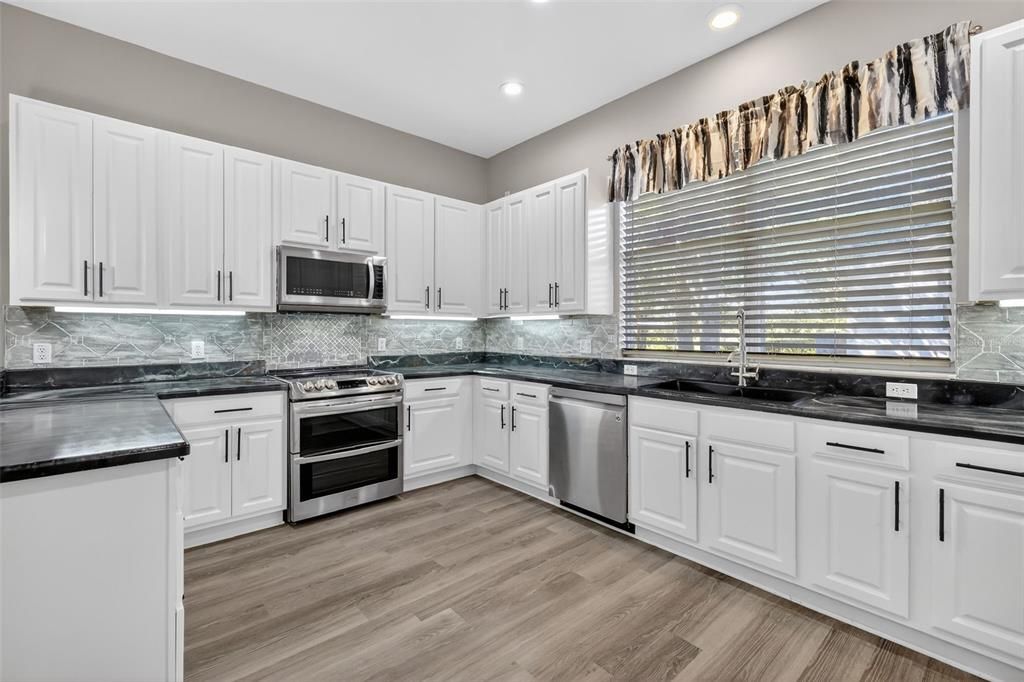 For Sale: $595,000 (2 beds, 2 baths, 2945 Square Feet)