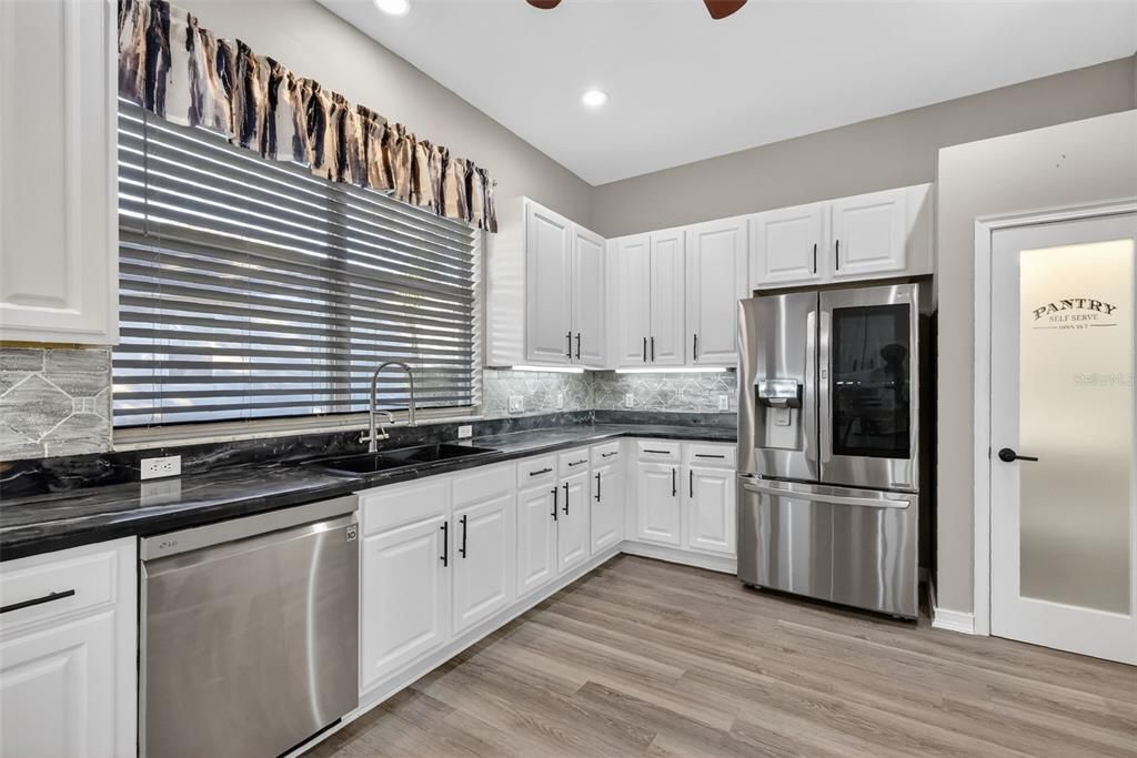 For Sale: $595,000 (2 beds, 2 baths, 2945 Square Feet)