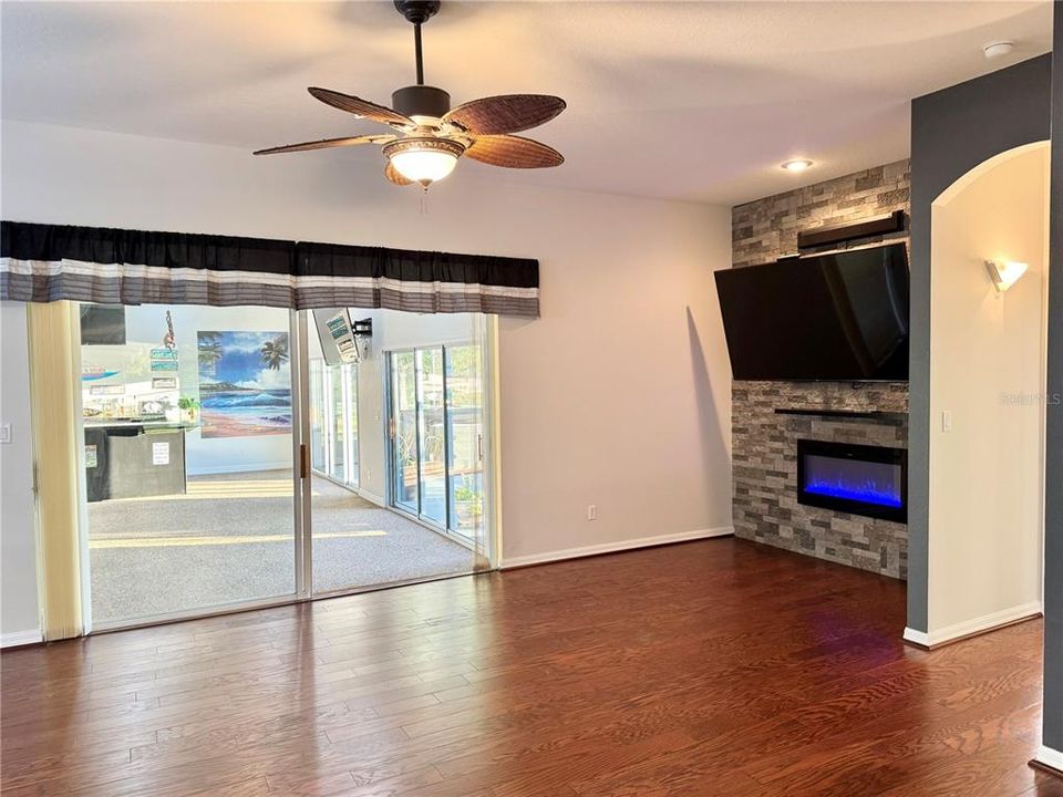 For Sale: $595,000 (2 beds, 2 baths, 2945 Square Feet)