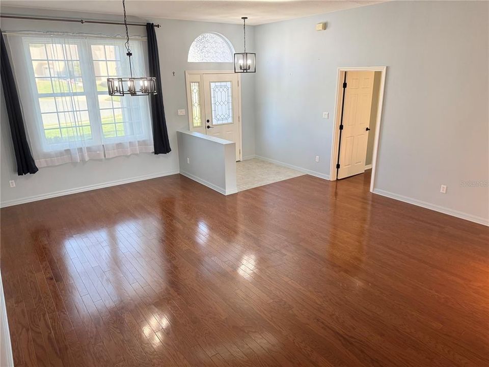 For Sale: $595,000 (2 beds, 2 baths, 2945 Square Feet)