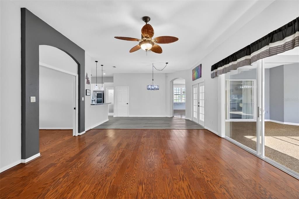 For Sale: $595,000 (2 beds, 2 baths, 2945 Square Feet)