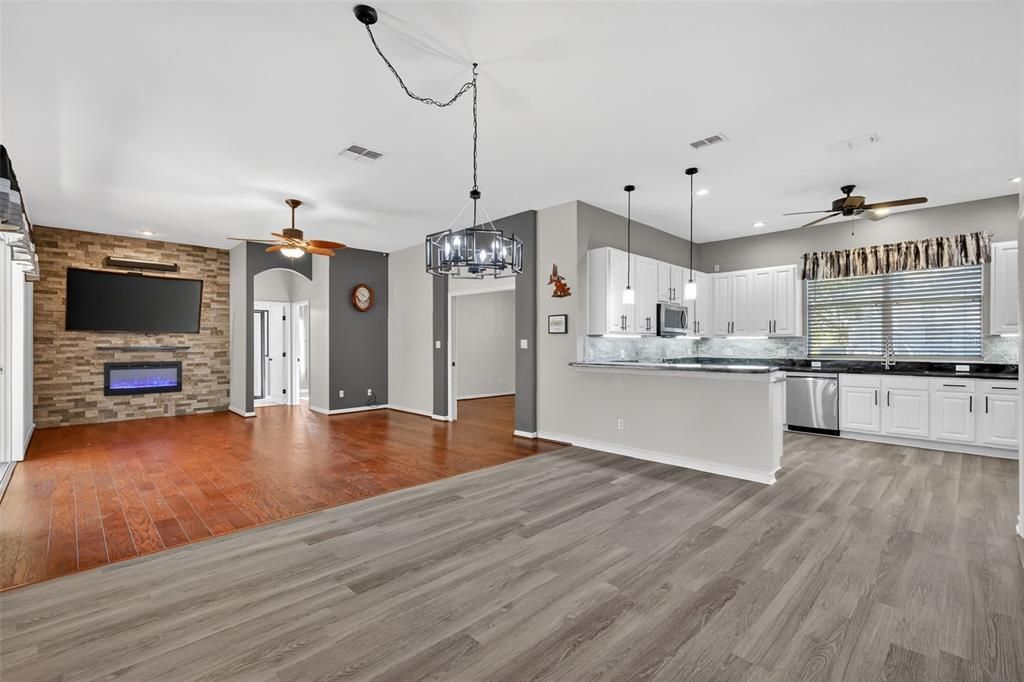 For Sale: $595,000 (2 beds, 2 baths, 2945 Square Feet)