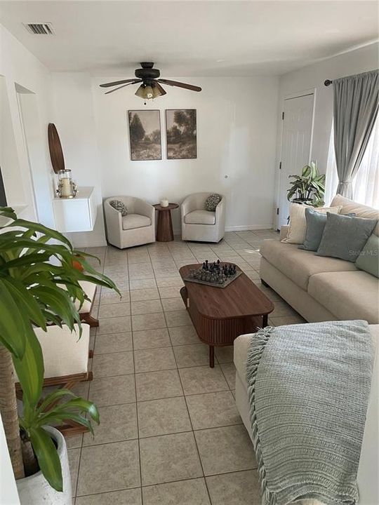 出租: $2,300 (3 贝兹, 3 浴室, 1322 平方英尺)