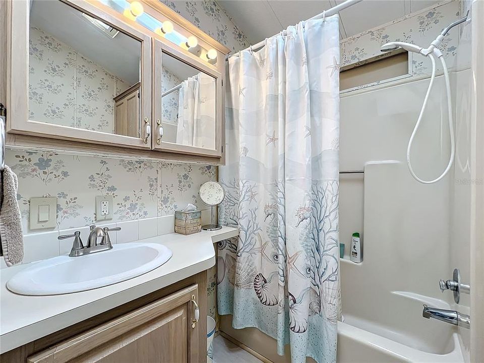 For Sale: $149,900 (1 beds, 2 baths, 848 Square Feet)