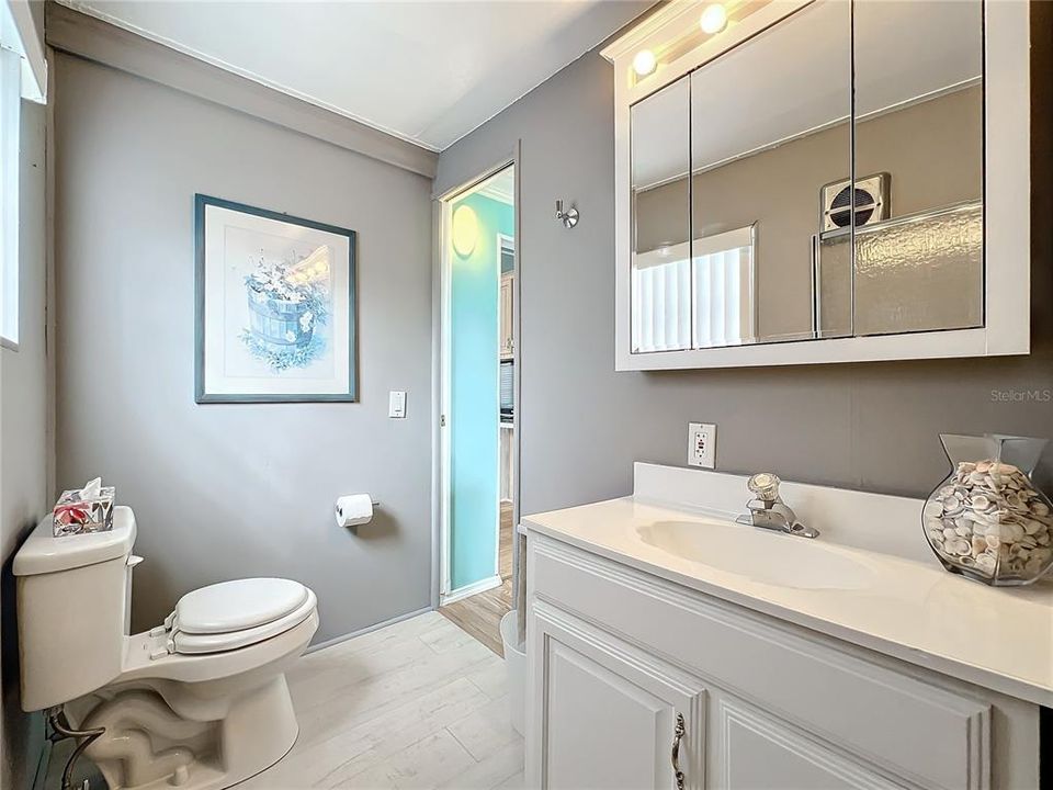 For Sale: $149,900 (1 beds, 2 baths, 848 Square Feet)