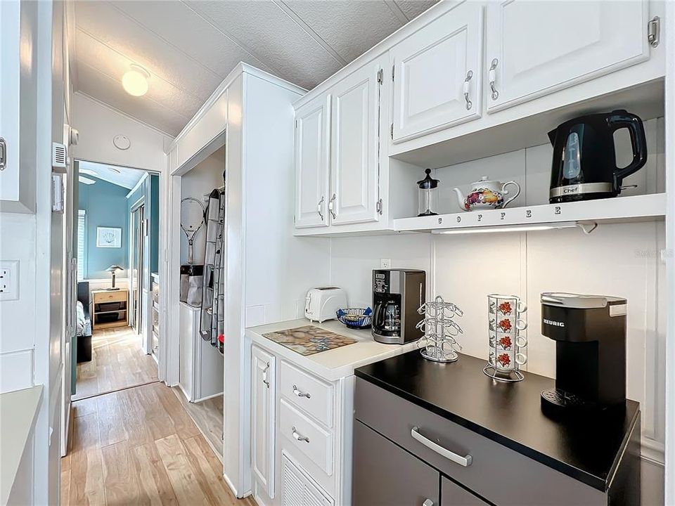 For Sale: $149,900 (1 beds, 2 baths, 848 Square Feet)