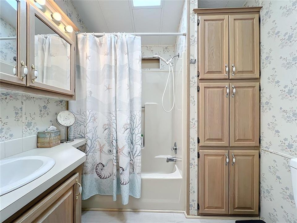 For Sale: $149,900 (1 beds, 2 baths, 848 Square Feet)