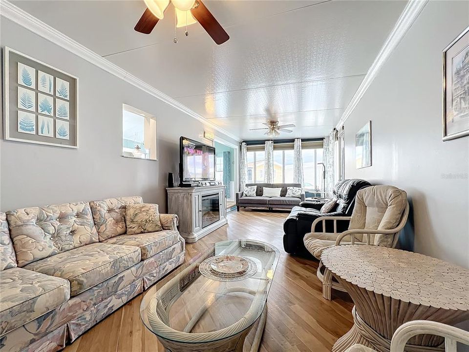 For Sale: $149,900 (1 beds, 2 baths, 848 Square Feet)