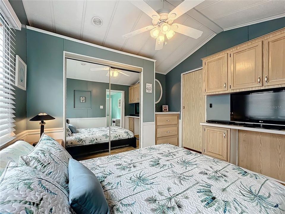 For Sale: $149,900 (1 beds, 2 baths, 848 Square Feet)