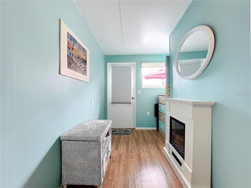 For Sale: $149,900 (1 beds, 2 baths, 848 Square Feet)