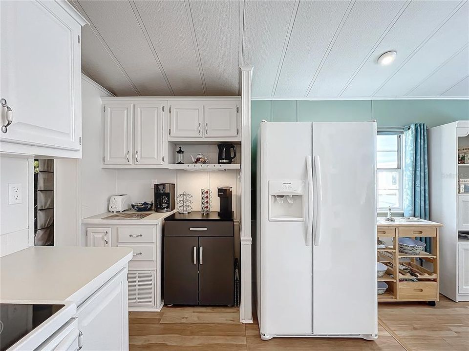 For Sale: $149,900 (1 beds, 2 baths, 848 Square Feet)