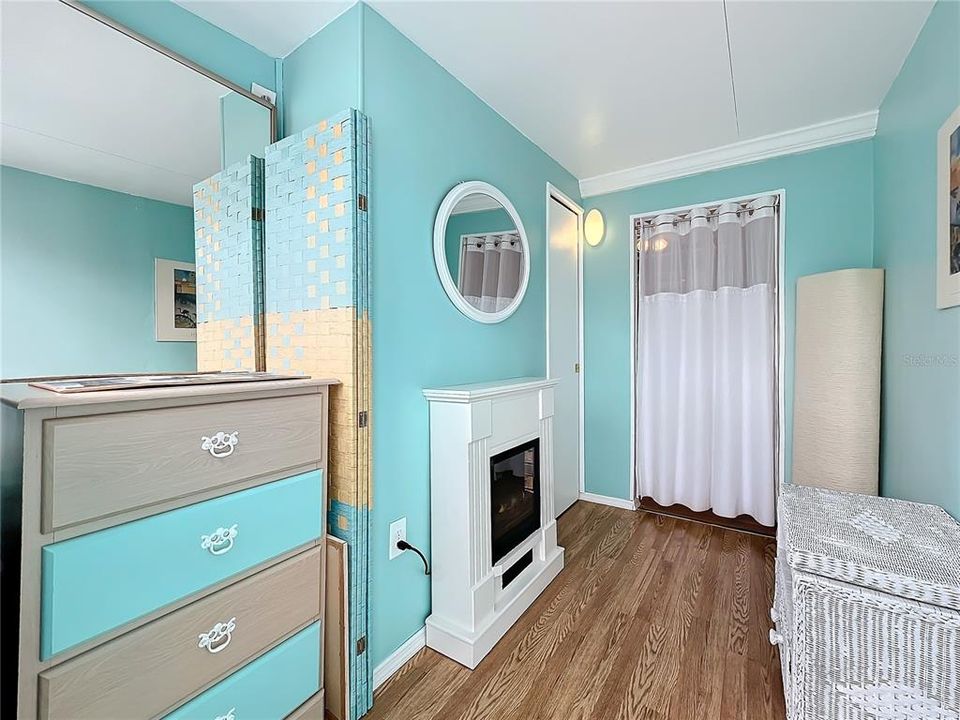 For Sale: $149,900 (1 beds, 2 baths, 848 Square Feet)