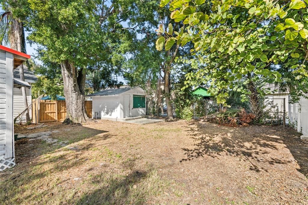 For Sale: $270,000 (3 beds, 1 baths, 966 Square Feet)