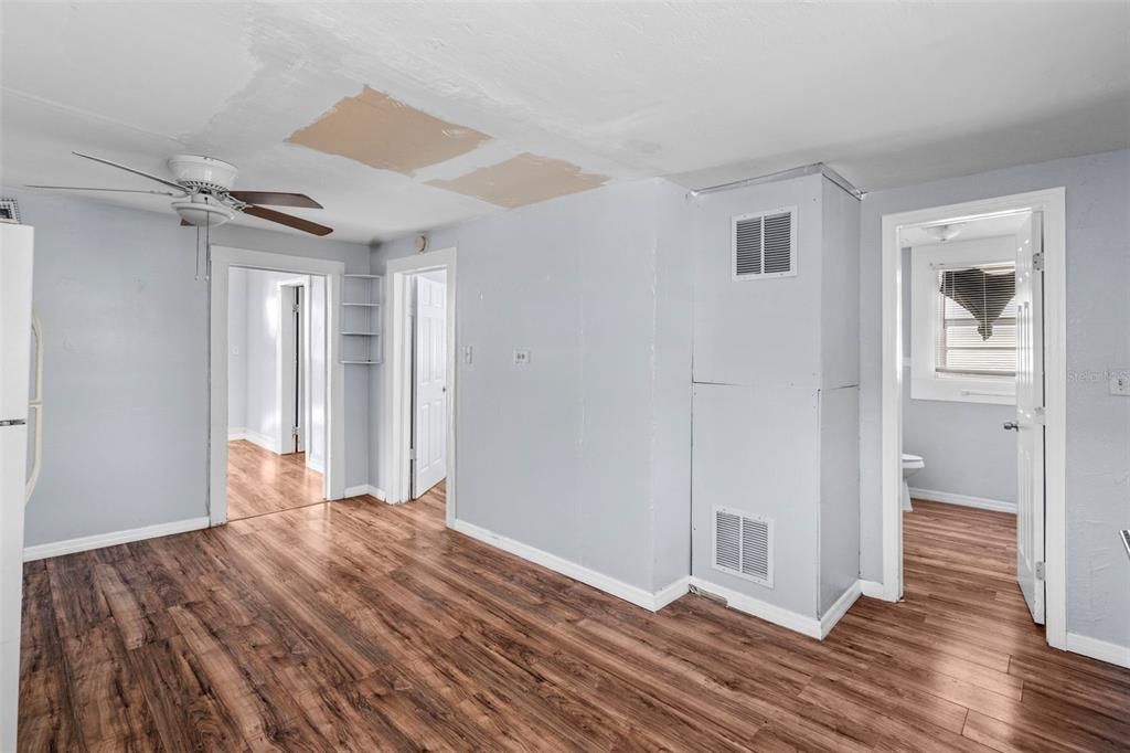 For Sale: $270,000 (3 beds, 1 baths, 966 Square Feet)