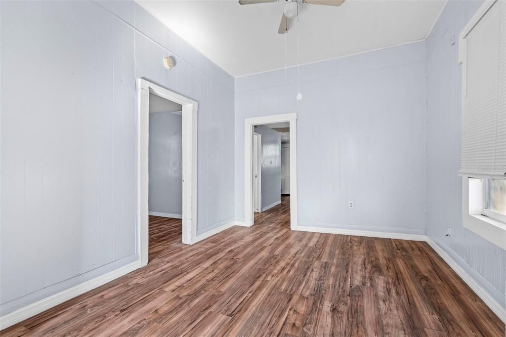 For Sale: $270,000 (3 beds, 1 baths, 966 Square Feet)