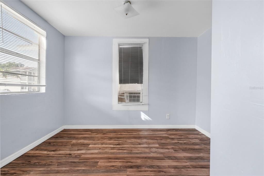 For Sale: $270,000 (3 beds, 1 baths, 966 Square Feet)