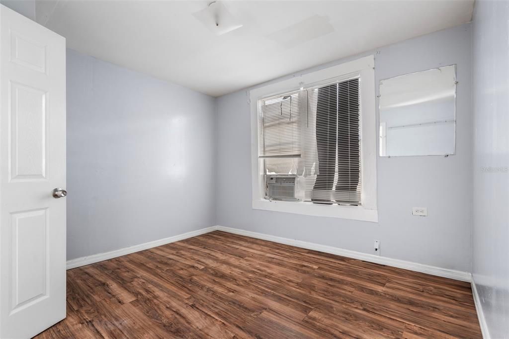 For Sale: $270,000 (3 beds, 1 baths, 966 Square Feet)