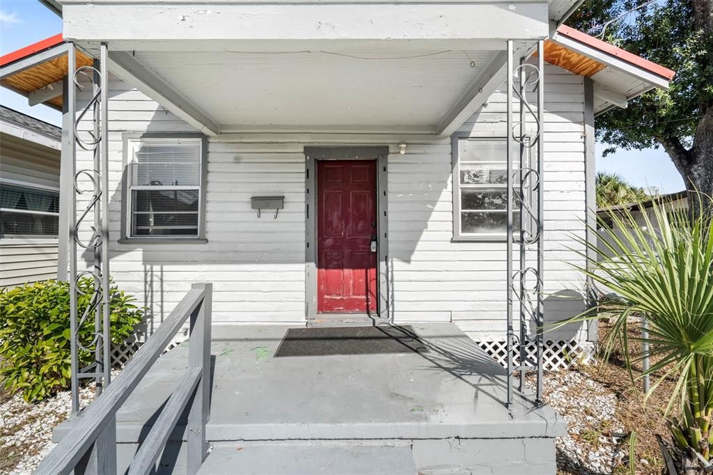 For Sale: $270,000 (3 beds, 1 baths, 966 Square Feet)