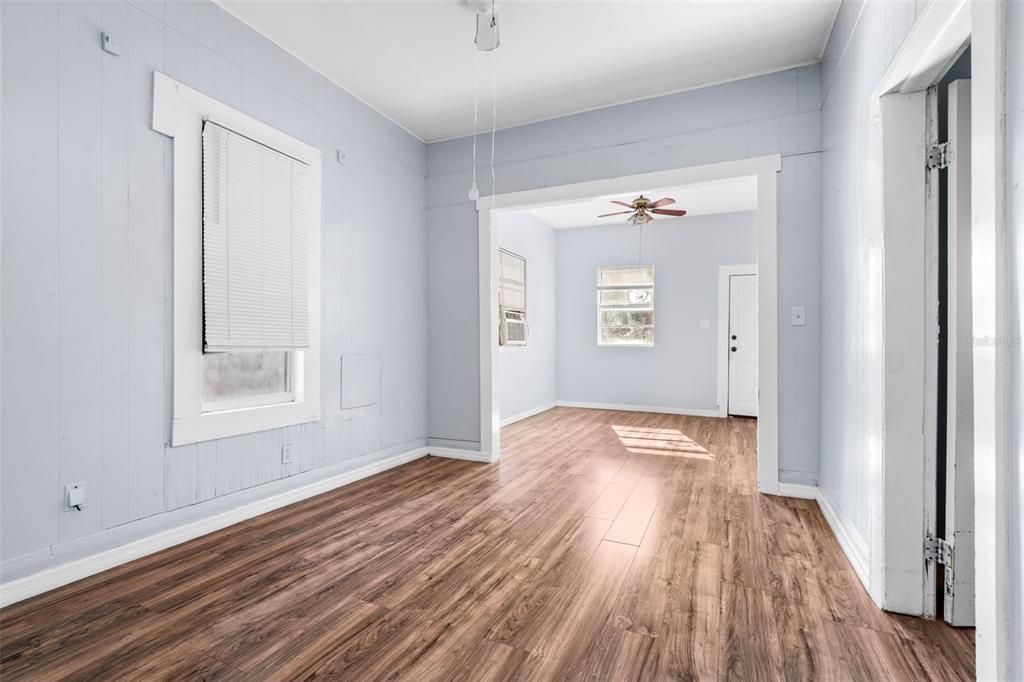 For Sale: $270,000 (3 beds, 1 baths, 966 Square Feet)