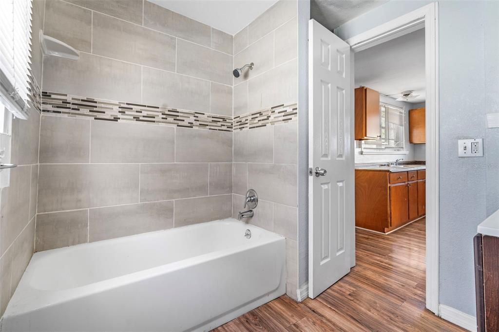 For Sale: $270,000 (3 beds, 1 baths, 966 Square Feet)