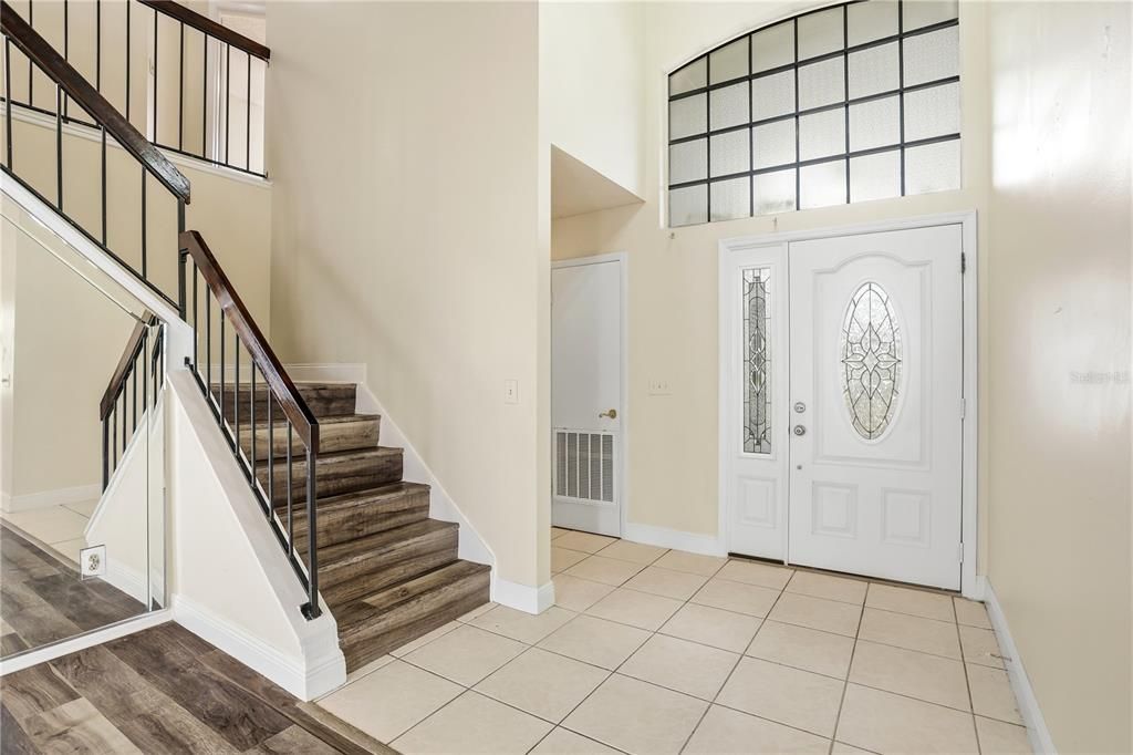 For Sale: $419,000 (5 beds, 2 baths, 1718 Square Feet)