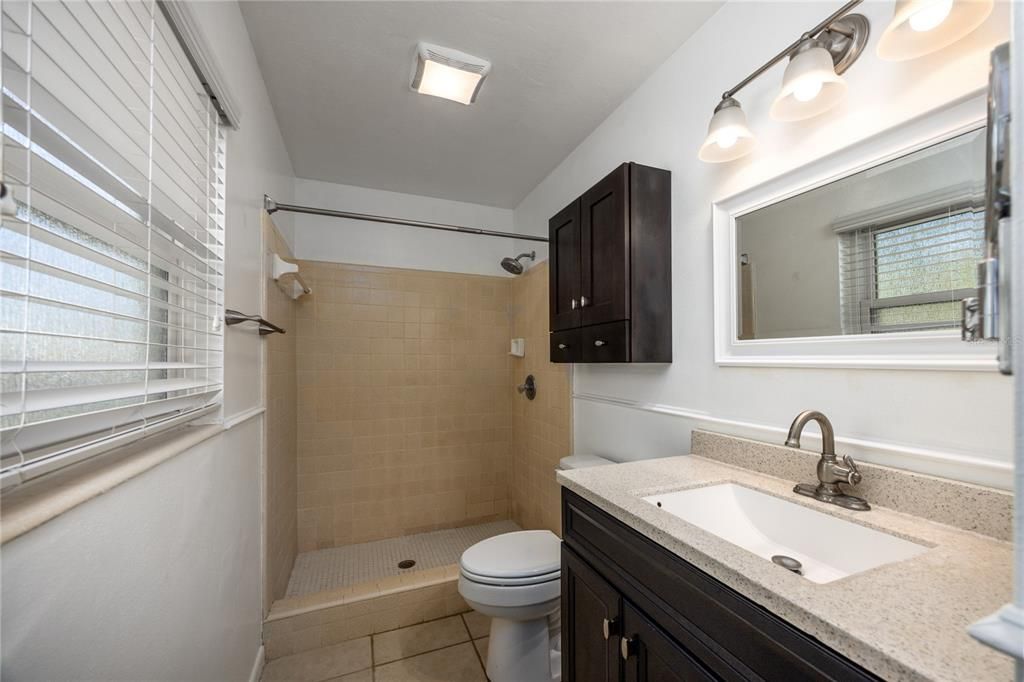 出租: $2,500 (3 贝兹, 2 浴室, 1406 平方英尺)