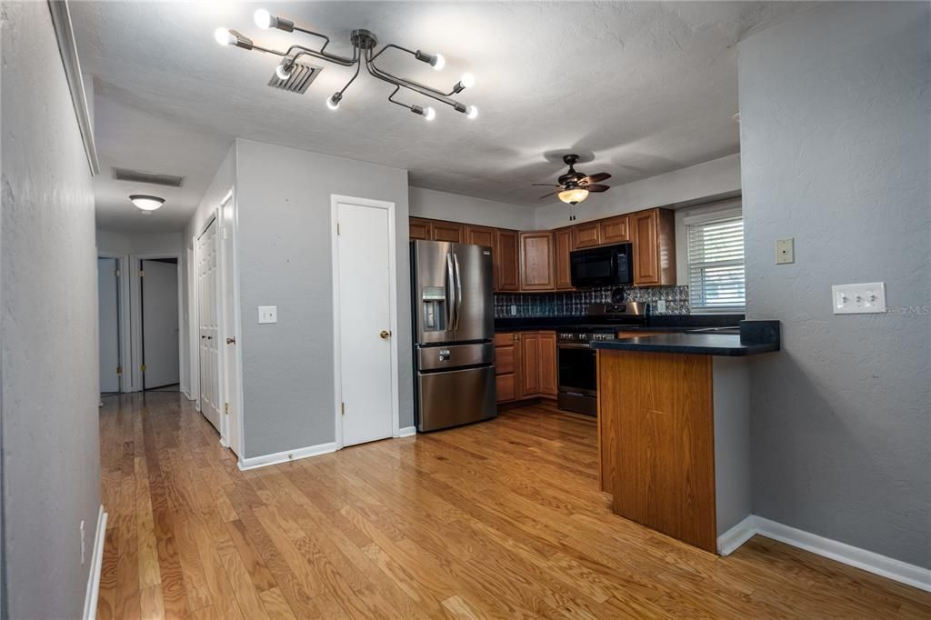 出租: $2,500 (3 贝兹, 2 浴室, 1406 平方英尺)