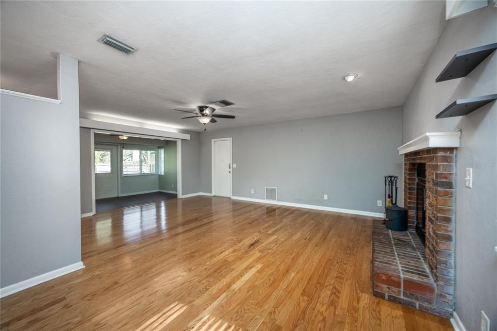 出租: $2,500 (3 贝兹, 2 浴室, 1406 平方英尺)