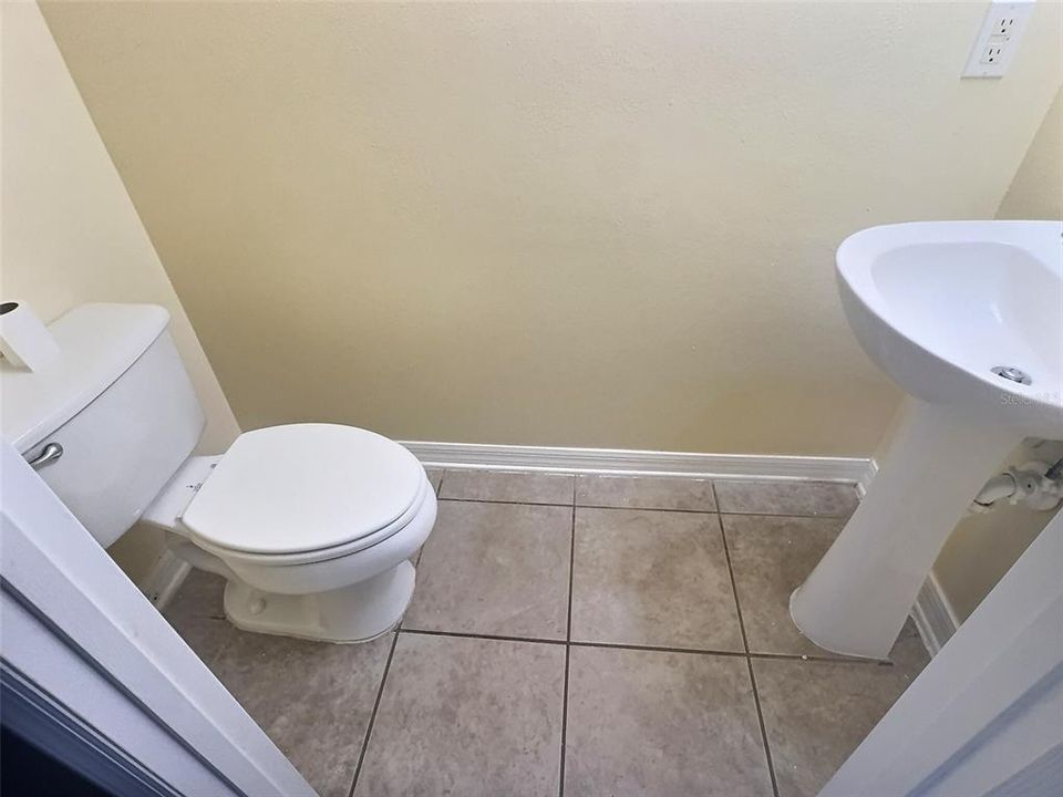 For Sale: $399,900 (5 beds, 2 baths, 2928 Square Feet)