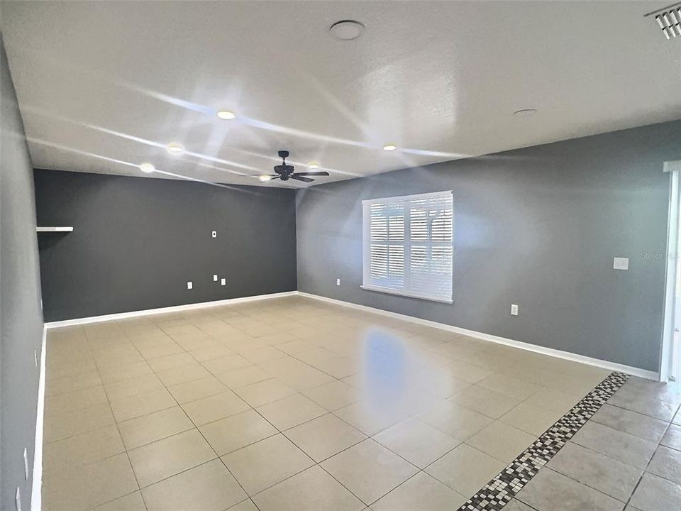 For Sale: $399,900 (5 beds, 2 baths, 2928 Square Feet)