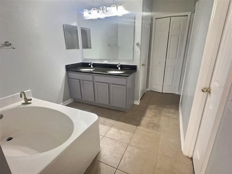 For Sale: $399,900 (5 beds, 2 baths, 2928 Square Feet)