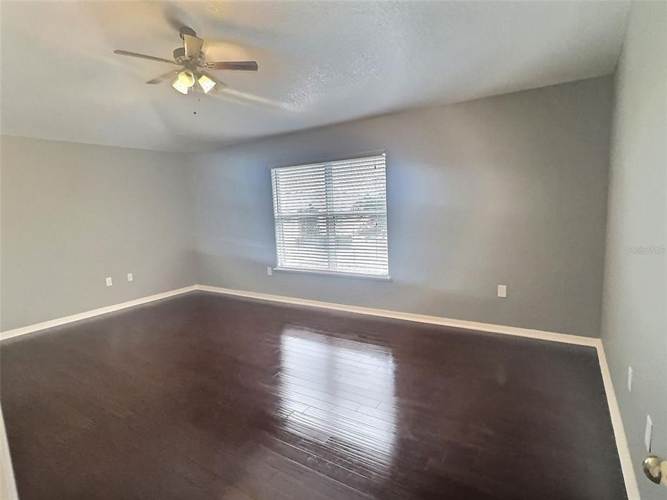 For Sale: $399,900 (5 beds, 2 baths, 2928 Square Feet)