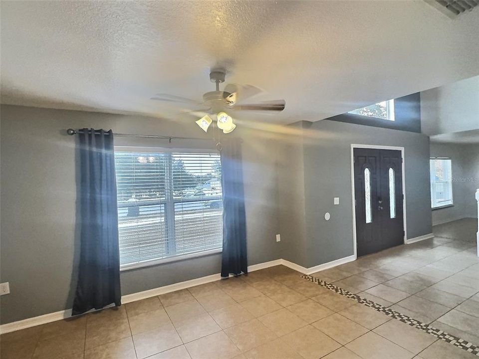 For Sale: $399,900 (5 beds, 2 baths, 2928 Square Feet)